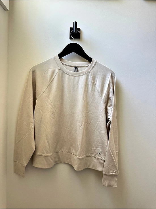 Vuori Tops - Vuori Women's Halo Crew Size Small